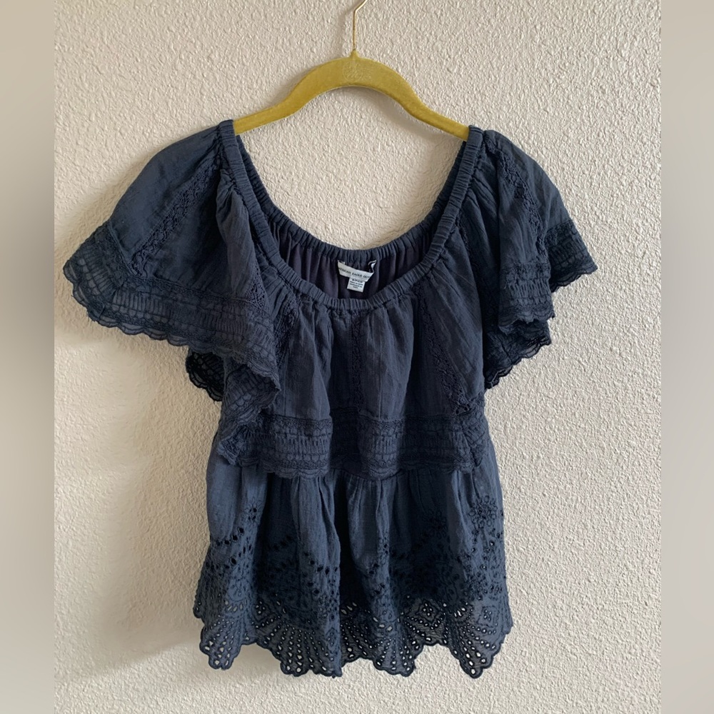American Eagle Outfitters Off Shoulder Ruffled Top🌴